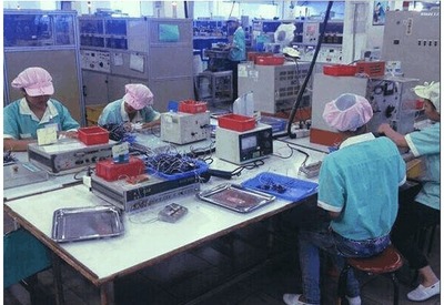 東莞打工妹的真實生活, 白天上班, 晚上生活豐富多彩